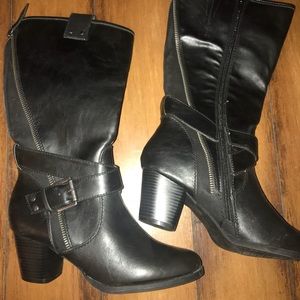 Brand new sz 7 black boots
